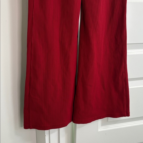 ATHLETA salutation stash ribbed flare in candy red size medium workout gym - Picture 7 of 10